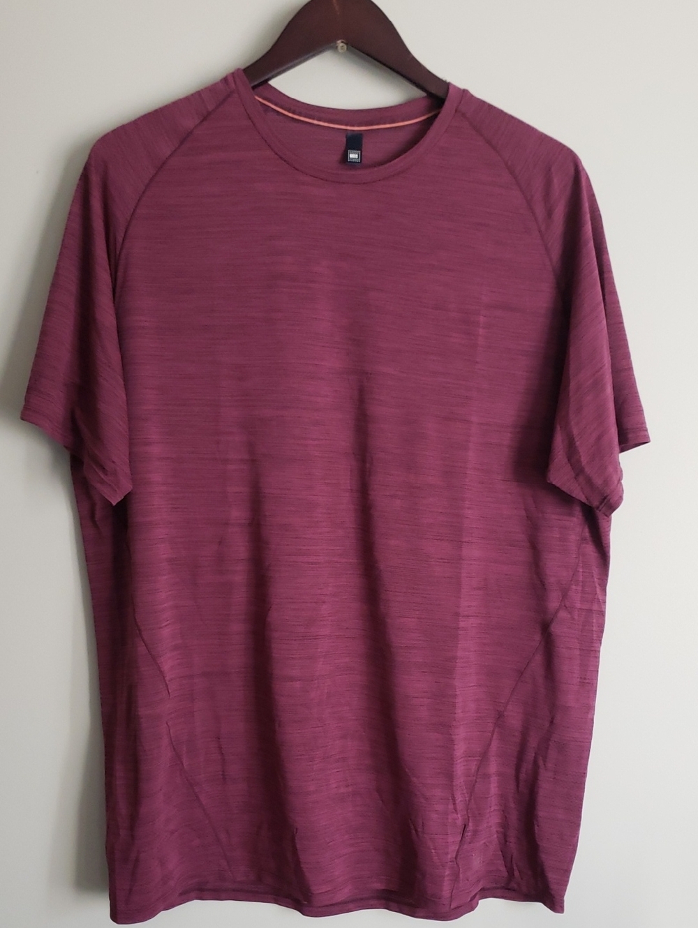 MEC Men's Short-Sleeve Crew Neck Shirt in Burgundy